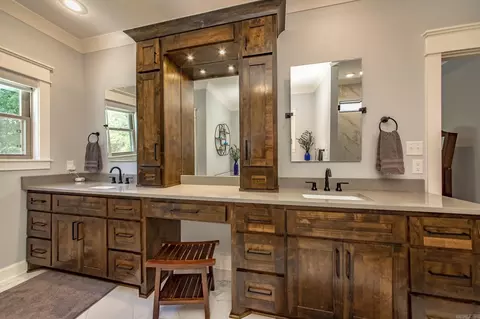 Bath - 3100 York Ln, Conway, AR 72034 photo 1 of 6