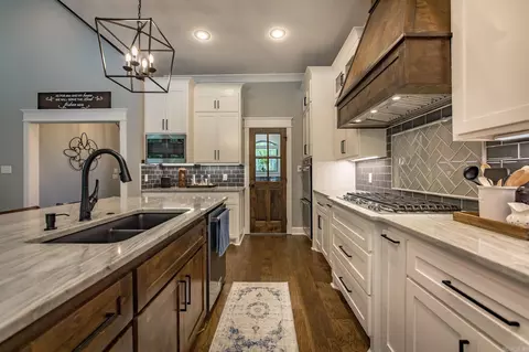 Kitchen - 3100 York Ln, Conway, AR 72034 photo 3 of 5