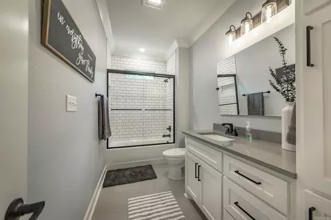 Bath - 3100 York Ln, Conway, AR 72034 photo 4 of 6