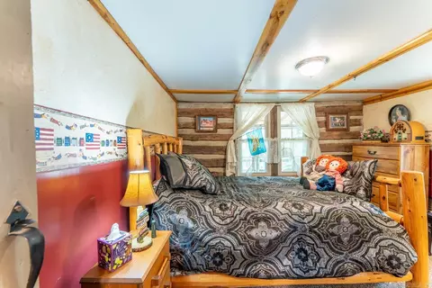 Bedroom - 75 County Road 7280, Caulfield, MO 65626 photo 1 of 5