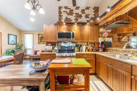 Kitchen - 75 County Road 7280, Caulfield, MO 65626 photo 1 of 3