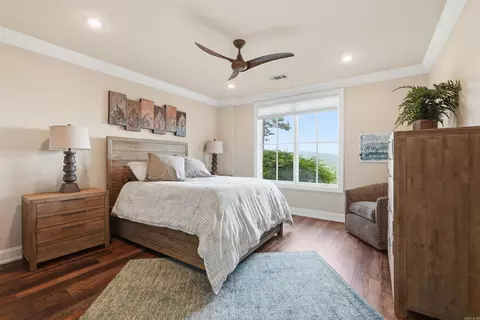 Bedroom - 61 The Bluffs Dr, Edgemont, AR 72044 photo 2 of 3