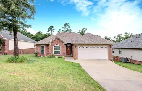 21 W Point Dr, Maumelle, AR 72113
