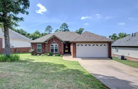 21 W Point Dr, Maumelle, AR 72113