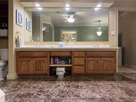 Bath - 9421 Jimbert Dr, Pine Bluff, AR 71603 photo 3 of 6