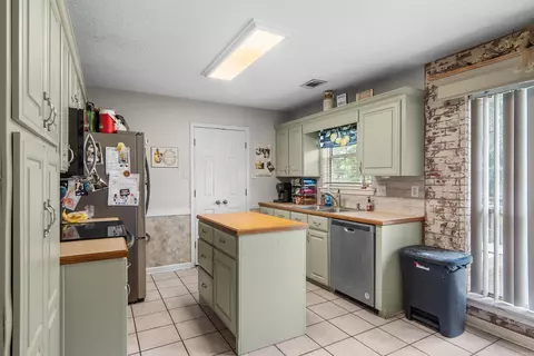 Kitchen - 20 Violet Cv, Cabot, AR 72023 photo 4 of 4
