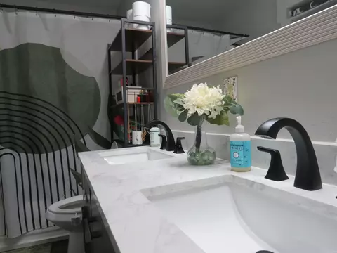 Bath - 403 W Walnut St, Benton, AR 72015 photo 3 of 3