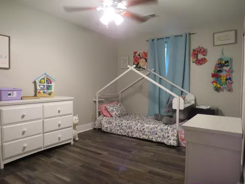 Bedroom - 403 W Walnut St, Benton, AR 72015 photo 4 of 6