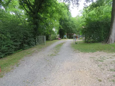 Exterior - 403 W Walnut St, Benton, AR 72015 photo 6 of 17
