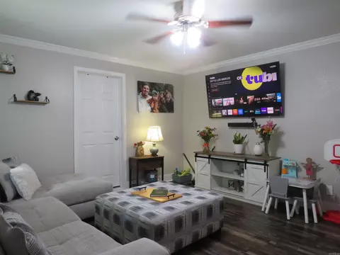 Living - 403 W Walnut St, Benton, AR 72015 photo 1 of 2