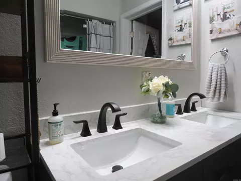 Bath - 403 W Walnut St, Benton, AR 72015 photo 2 of 3