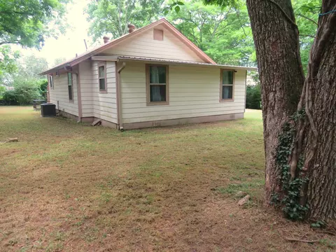 Exterior - 403 W Walnut St, Benton, AR 72015 photo 14 of 17