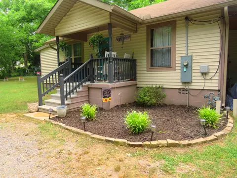 Exterior - 403 W Walnut St, Benton, AR 72015 photo 1 of 17