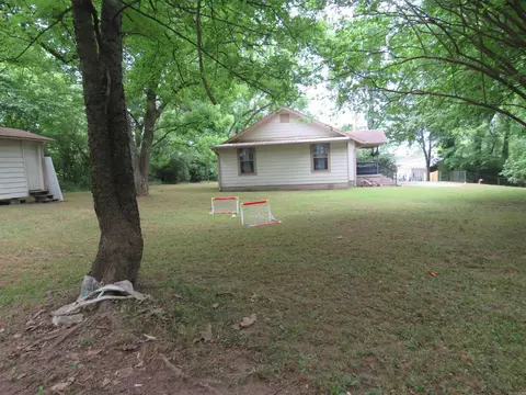 Exterior - 403 W Walnut St, Benton, AR 72015 photo 11 of 17