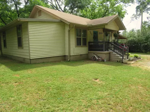 Exterior - 403 W Walnut St, Benton, AR 72015 photo 2 of 17