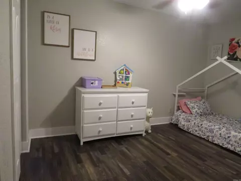 Bedroom - 403 W Walnut St, Benton, AR 72015 photo 5 of 6