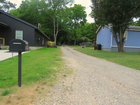 Exterior - 403 W Walnut St, Benton, AR 72015 photo 5 of 17