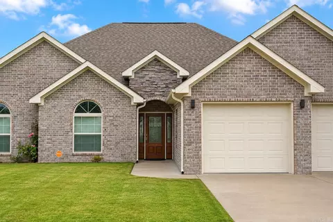 205 Shamsie Ln, White Hall, AR 71602