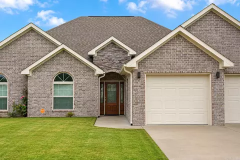 205 Shamsie Ln, White Hall, AR 71602