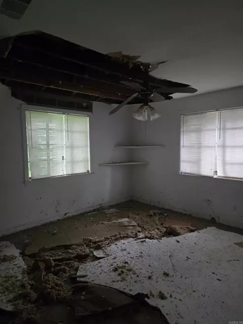 Bedroom - 1019 E 6th Ave, Pine Bluff, AR 71601 photo 2 of 4