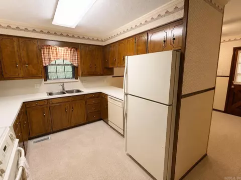 Kitchen - 525 Central Landing Blvd, Conway, AR 72032 photo 1 of 4