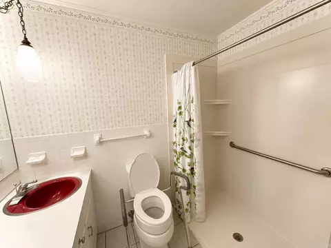 Bath - 525 Central Landing Blvd, Conway, AR 72032 photo 1 of 2