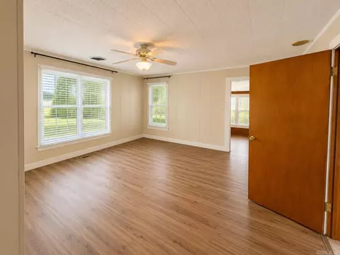 Living - 525 Central Landing Blvd, Conway, AR 72032 photo 4 of 4