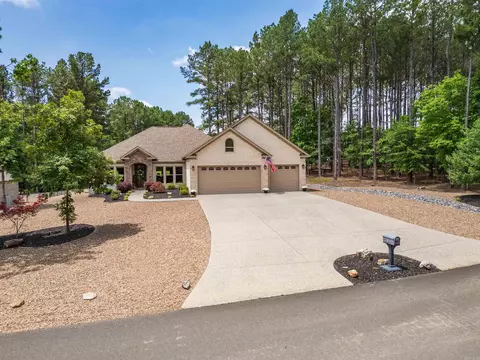 32 Alteza Dr, Hot Springs Village, AR 71909