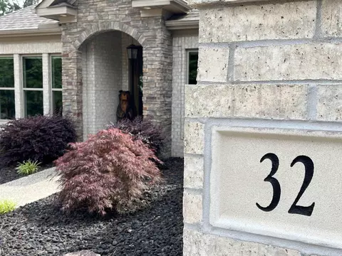 32 Alteza Dr, Hot Springs Village, AR 71909