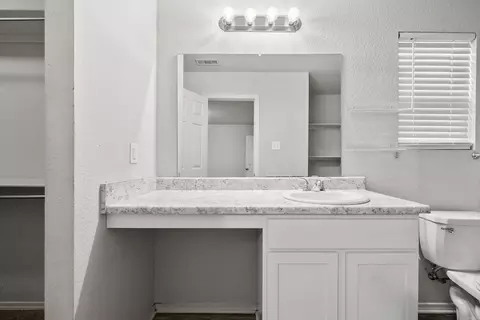 Bath - 6096 Saddle Hill Dr, Alexander, AR 72002 photo 1 of 2