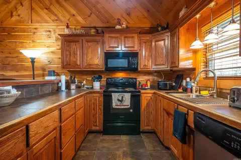 Kitchen - 103 Tyler Rd, Melbourne, AR 72556 photo 4 of 4