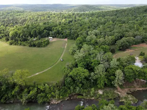 000 River Rd, Hardy, AR 72542