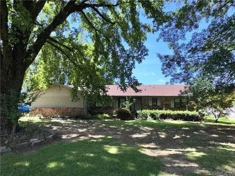 2605 W Commercial Street St, Ozark, AR 72949