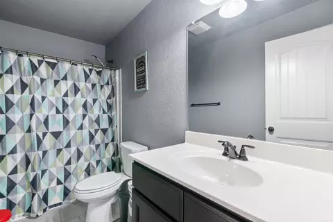 Bath - 2800 Plateau Dr, Conway, AR 72032 photo 3 of 3