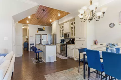 Entry Way - 4 E Citron, Bryant, AR 72022 photo 1 of 2
