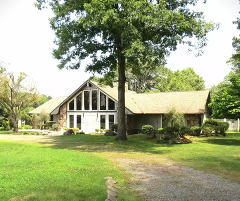 Exterior - 4025 Chapel Ln, Pine Bluff, AR 71603 photo 2 of 12