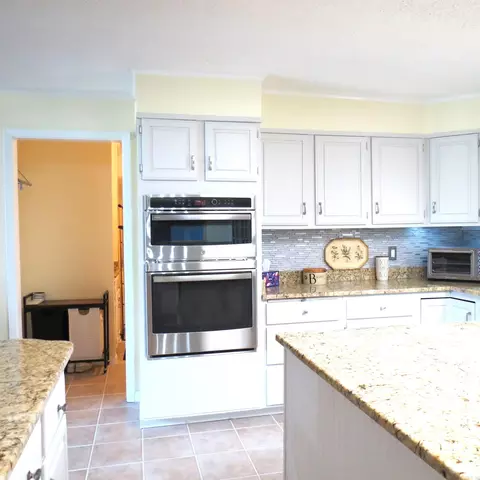 Kitchen - 4025 Chapel Ln, Pine Bluff, AR 71603 photo 4 of 6