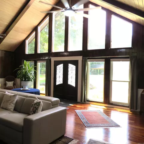 Entry Way - 4025 Chapel Ln, Pine Bluff, AR 71603 photo 1 of 2