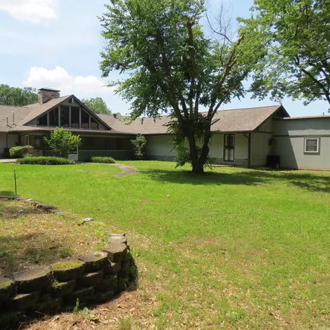 Exterior - 4025 Chapel Ln, Pine Bluff, AR 71603 photo 7 of 12