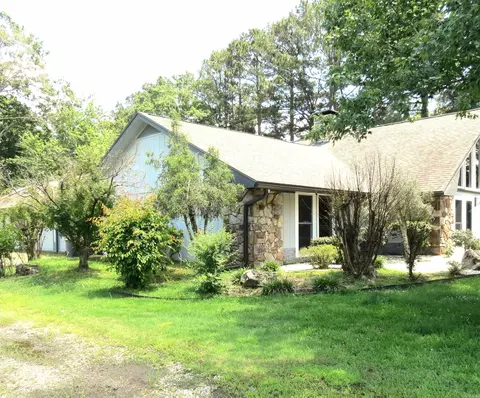 Exterior - 4025 Chapel Ln, Pine Bluff, AR 71603 photo 5 of 12