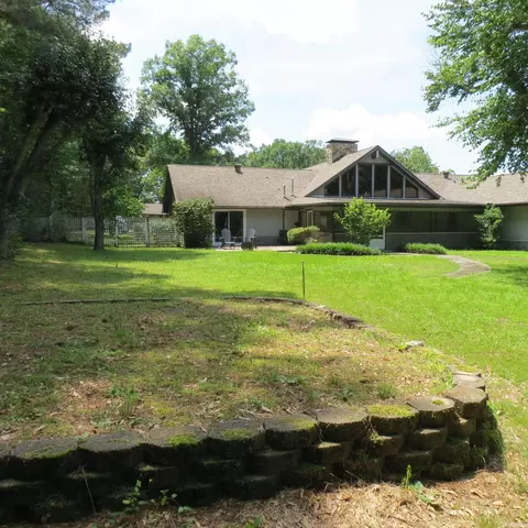 Exterior - 4025 Chapel Ln, Pine Bluff, AR 71603 photo 6 of 12