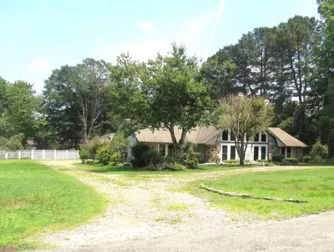 Exterior - 4025 Chapel Ln, Pine Bluff, AR 71603 photo 4 of 12