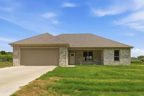 916 Bratton Rd, Lonoke, AR 72086