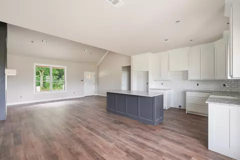 Living - 916 Bratton Rd, Lonoke, AR 72086 photo 7 of 7