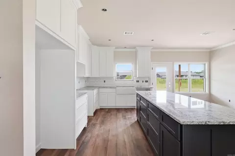 Kitchen - 916 Bratton Rd, Lonoke, AR 72086 photo 3 of 5