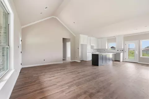 Living - 916 Bratton Rd, Lonoke, AR 72086 photo 6 of 7