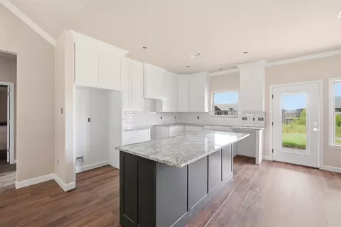 Kitchen - 916 Bratton Rd, Lonoke, AR 72086 photo 2 of 5