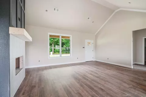Living - 916 Bratton Rd, Lonoke, AR 72086 photo 5 of 7