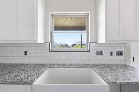 Kitchen - 916 Bratton Rd, Lonoke, AR 72086 photo 5 of 5