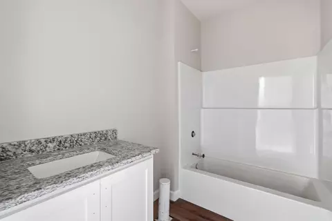 Bath - 916 Bratton Rd, Lonoke, AR 72086 photo 1 of 3